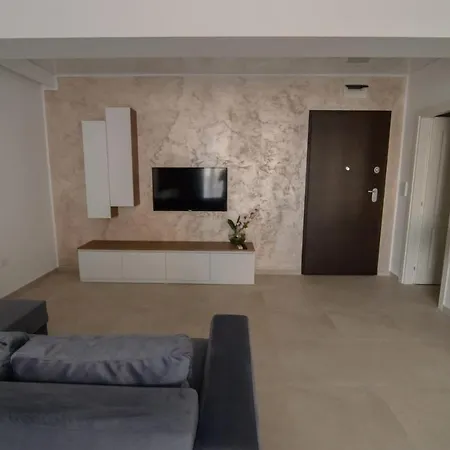 Astoria Lake Apartment